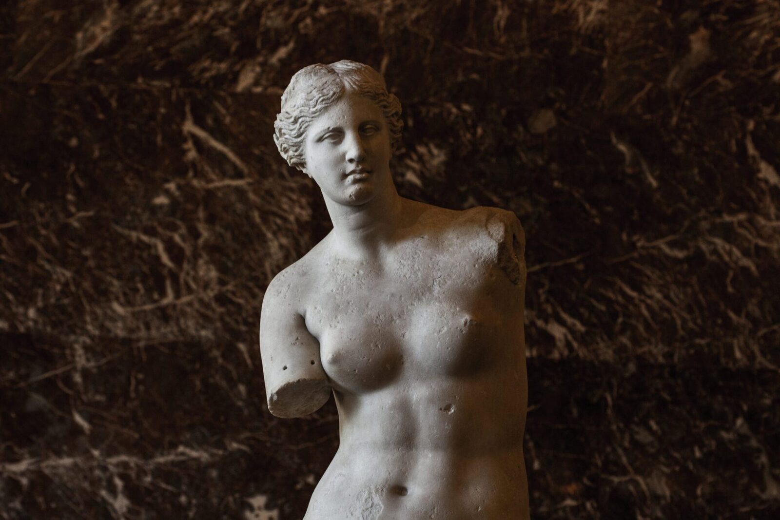 Una dintre cele mai faimoase statui din lume, Venus din Milo, a avut un trecut obscur, petrecut timp de secole sub pământ pe insula grecească Melos