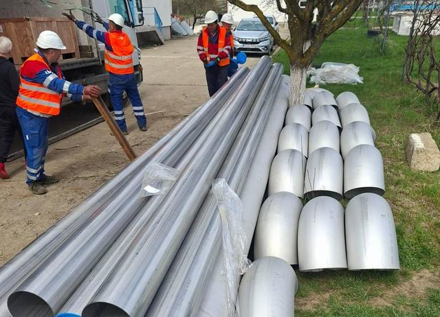 Criza Apei la Curtea de Argeș: Veolia Lucrează, Bacterie în Rețea – FOTO