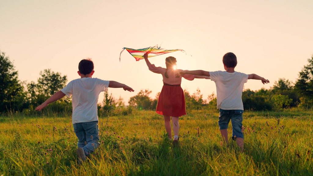 De ce vacanțele copilăriei păreau o eternitate? Misterul verilor