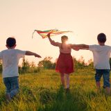 De ce vacanțele copilăriei păreau o eternitate? Misterul verilor