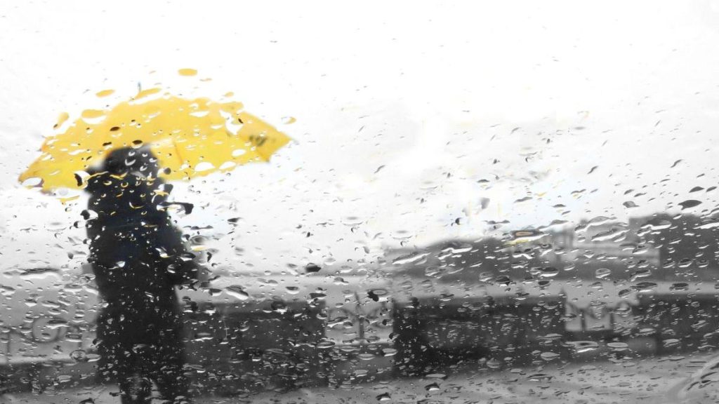 Vine frigul în România: Ninge la munte și vremea bună își ia rămas bun