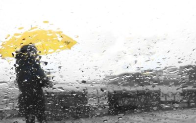 Vine frigul în România: Ninge la munte și vremea bună își ia rămas bun