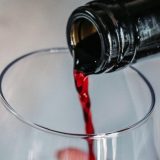 Cum afectează vinul zilnic sănătatea ta? Verdictul medicilor din România