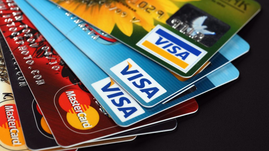 Atenție, clienți ai băncii X: Cardurile expiră, IBAN nou obligatoriu! Evită blocajul