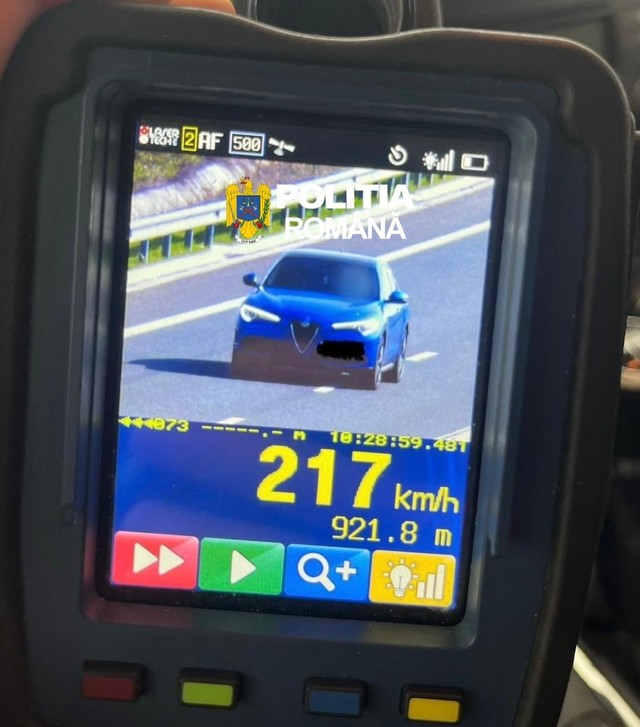Olt: Șoferul a zburat cu 217 km/h pe DEX 12. Amendă și suspendare