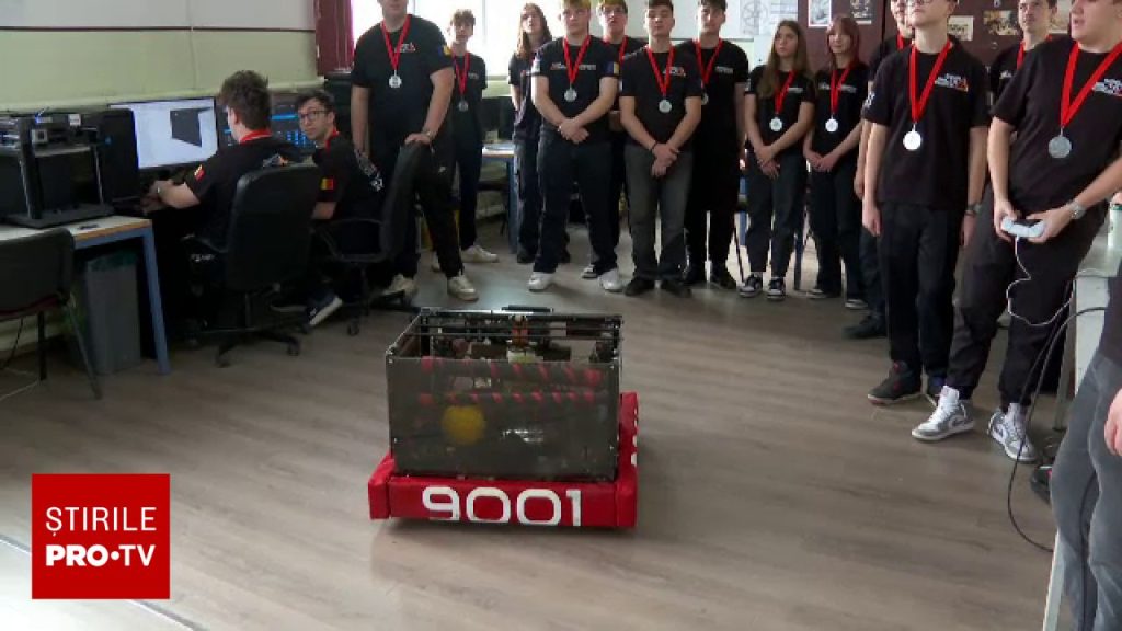 Echipa „Delta Force” din Arad, în competiția roboților industriali de mari dimensiuni ARAD – O echipă de elevi de la Liceul Național de Informatică din Arad a făcut istorie