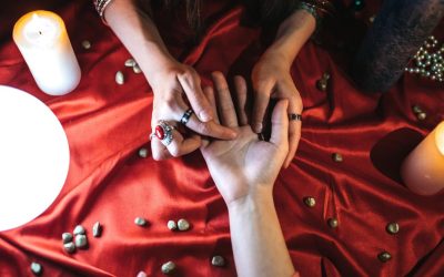 Vrăjitoarele, liber la publicitate în Rusia: Duma relaxează restricțiile