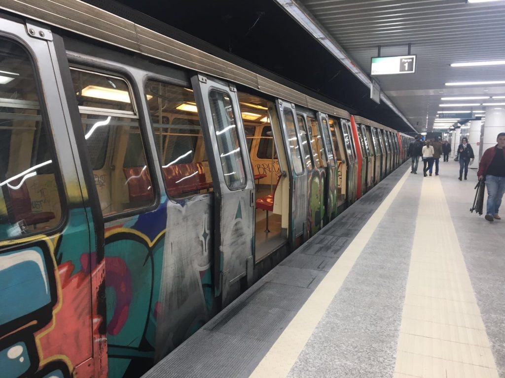 Scumpirea biletelor de metrou: De la 5 la 7 lei, o nouă lovitură pentru călători București – Călătorii cu metroul din Capitală ar putea plăti mai mult pentru transportul subteran începând cu 1 mai