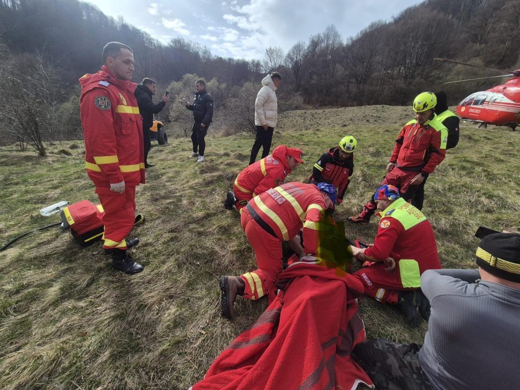 Accident grav cu ATV la Petrila: Victima, transportată de SMURD