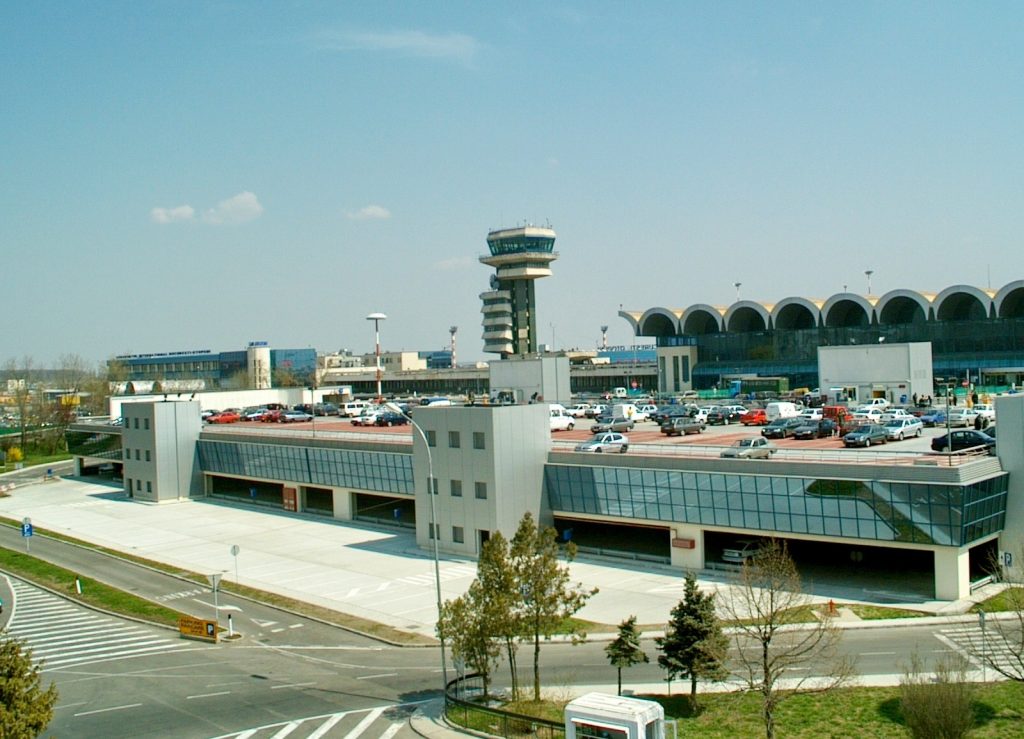 Etaje din parcarea Sosiri Otopeni, închise: Schimbări majore pentru transport și ride-sharing