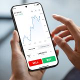 XTB: Boom investițional! Tinerii români îşi umplu portofoliile cu acțiuni și ETF-uri