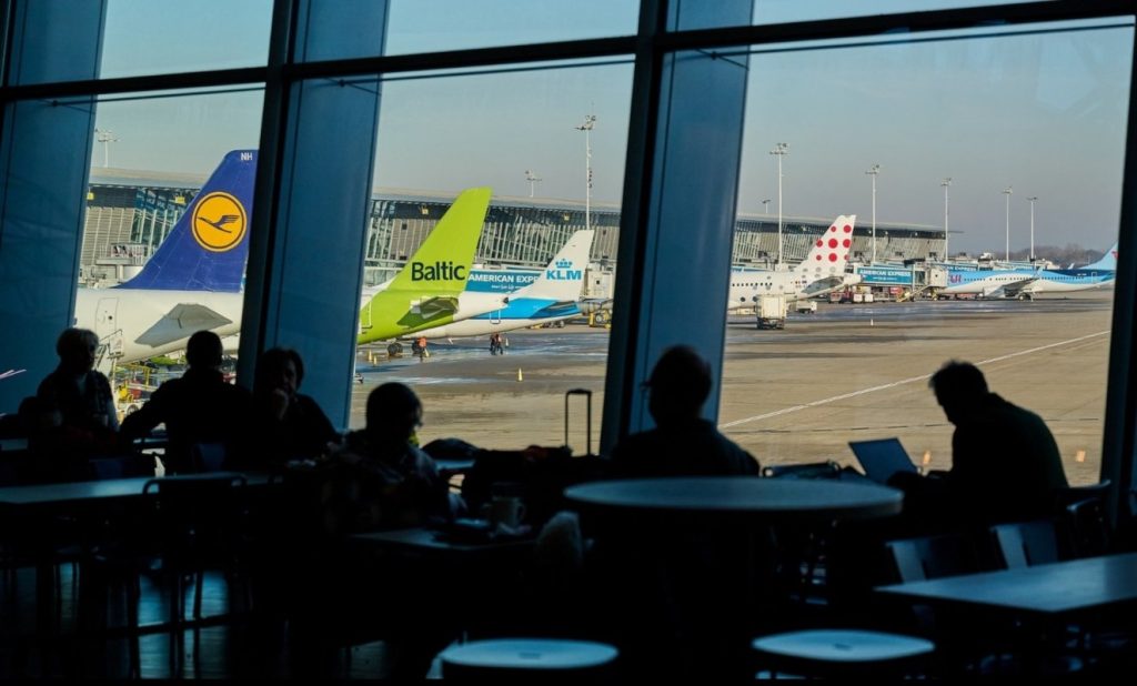 Scumpiri drastice la zboruri în Europa? Kerosenul mai ajunge 6 săptămâni!