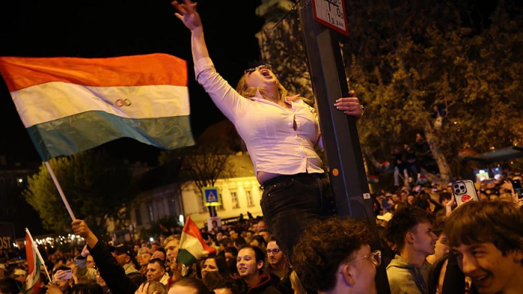 Budapesta: Zeci de mii de oameni, în stradă, după ce Orban a fost învins