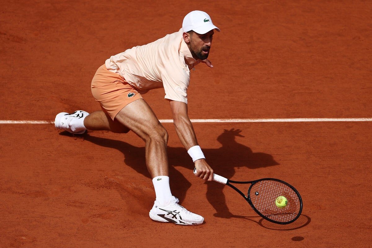 Djokovic pe teren la Roland Garros, după surpriza Sinner