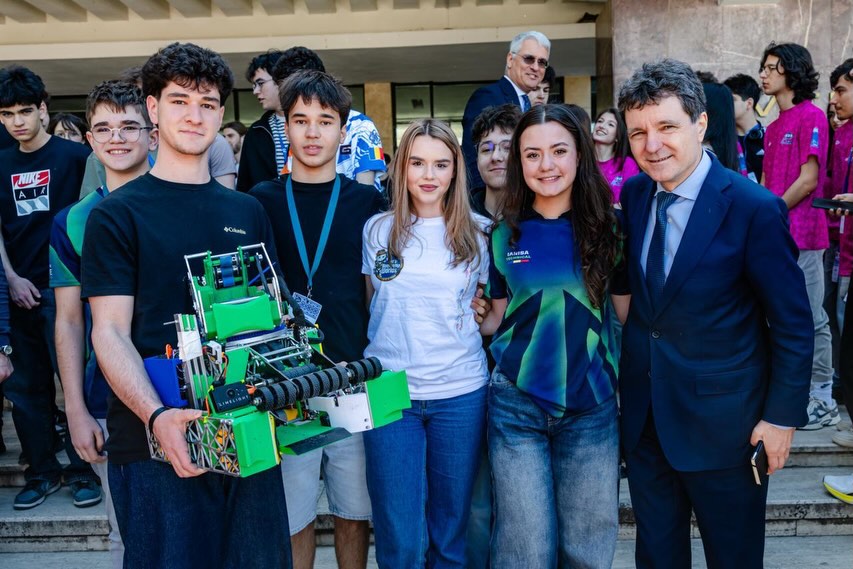 Nicușor Dan, mesaj emoționant pentru elevii români la Campionatul de Robotică din SUA