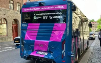 Autobuz Autonom din Suedia, o singură călătorie și… Accident cu tramvaiul