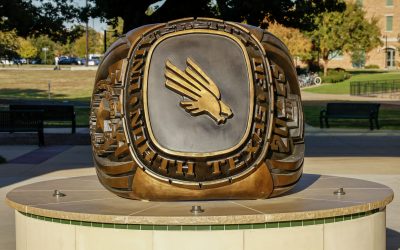 UNT aprobă plecări voluntare: Criză de 45 de milioane de dolari la universitate