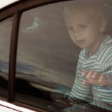 IGSU: Nu lăsați copiii singuri în mașină nicio clipă
