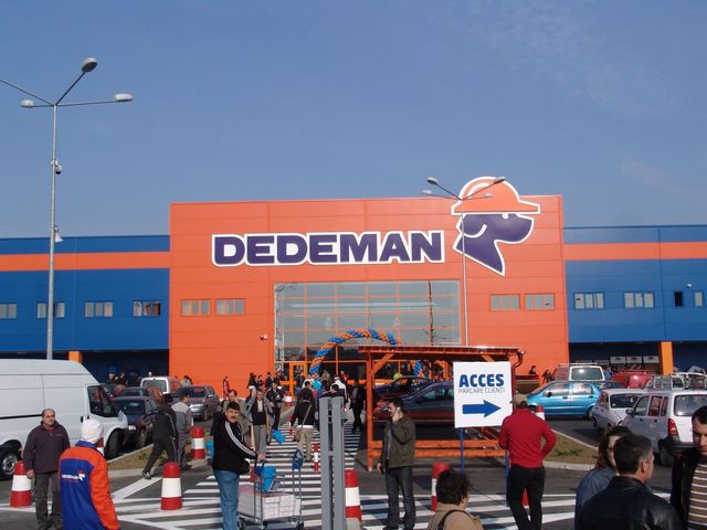 Dedeman spre viitor: Pavăl investesc în stații de încărcare electrice