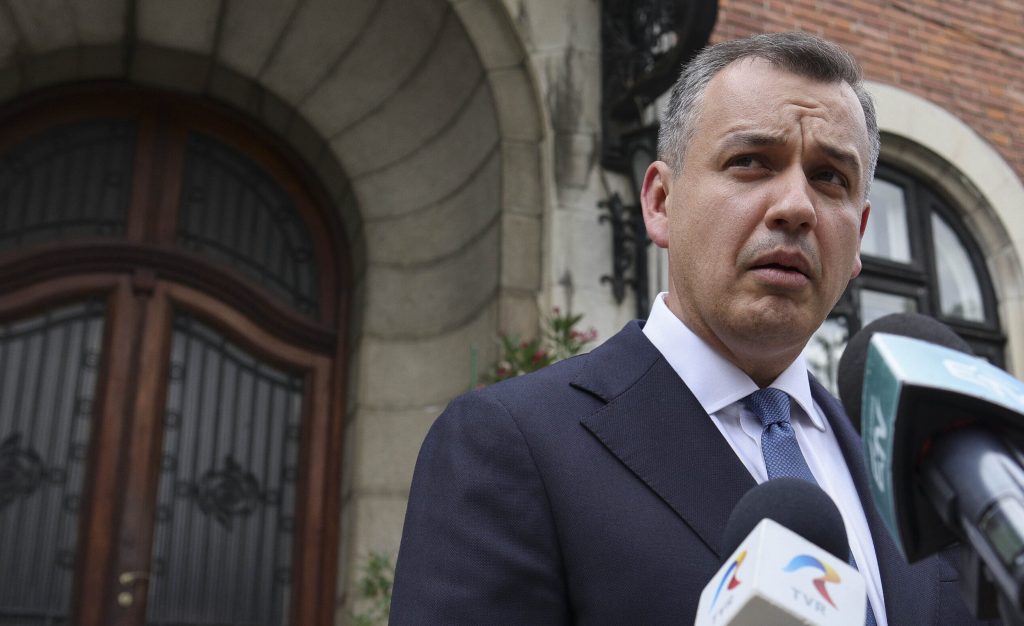 Tomac promite noi beneficii, dar omite sursa banilor