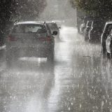 ALERTĂ METEO: Ploua torențial, posibil grindină de 4 cm, în Est și Nord București