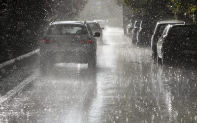 ALERTĂ METEO: Ploua torențial, posibil grindină de 4 cm, în Est și Nord București