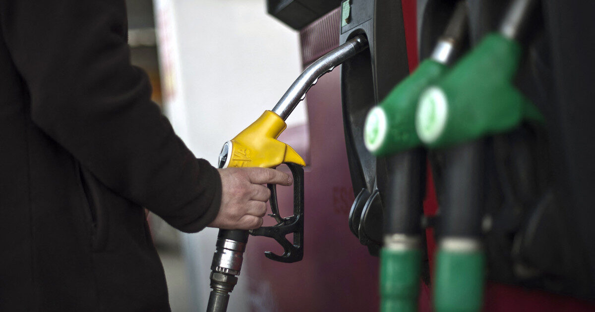 Carburanți în foc: Plafonarea, discuție aprinsă la Parlament