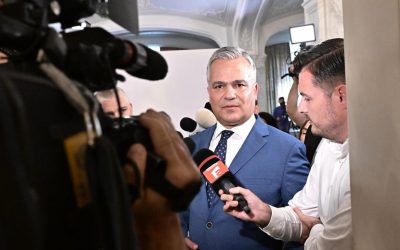VEȘTEA aduce miniștrii în Parlament. Câte voturi de la AUR?