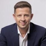 Thuma-i atacă pe Bolojan și USR: „3 miniștri fără PNL, timp de 20 de ani asta faci”