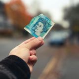 Români, arestați la Londra: Fraudă TikTok de 153 mil. Lire sterline