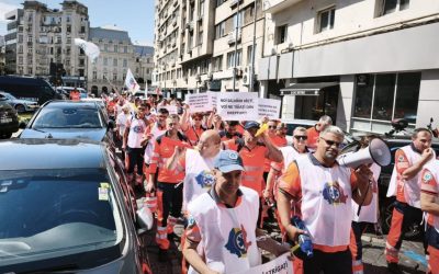 Ambulanțierii, în stradă: Noua lege a salarizării le-a stârnit furia (FOTO-VIDEO)
