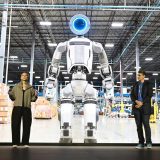 Roboți în fabrici: Muncitorii cer socoteală cu AI