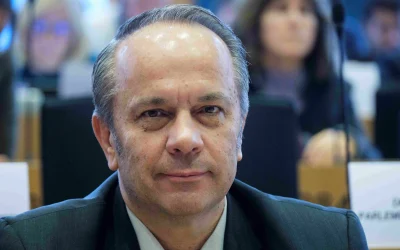 Zver și Branko Grimsu, susținuți de un grup