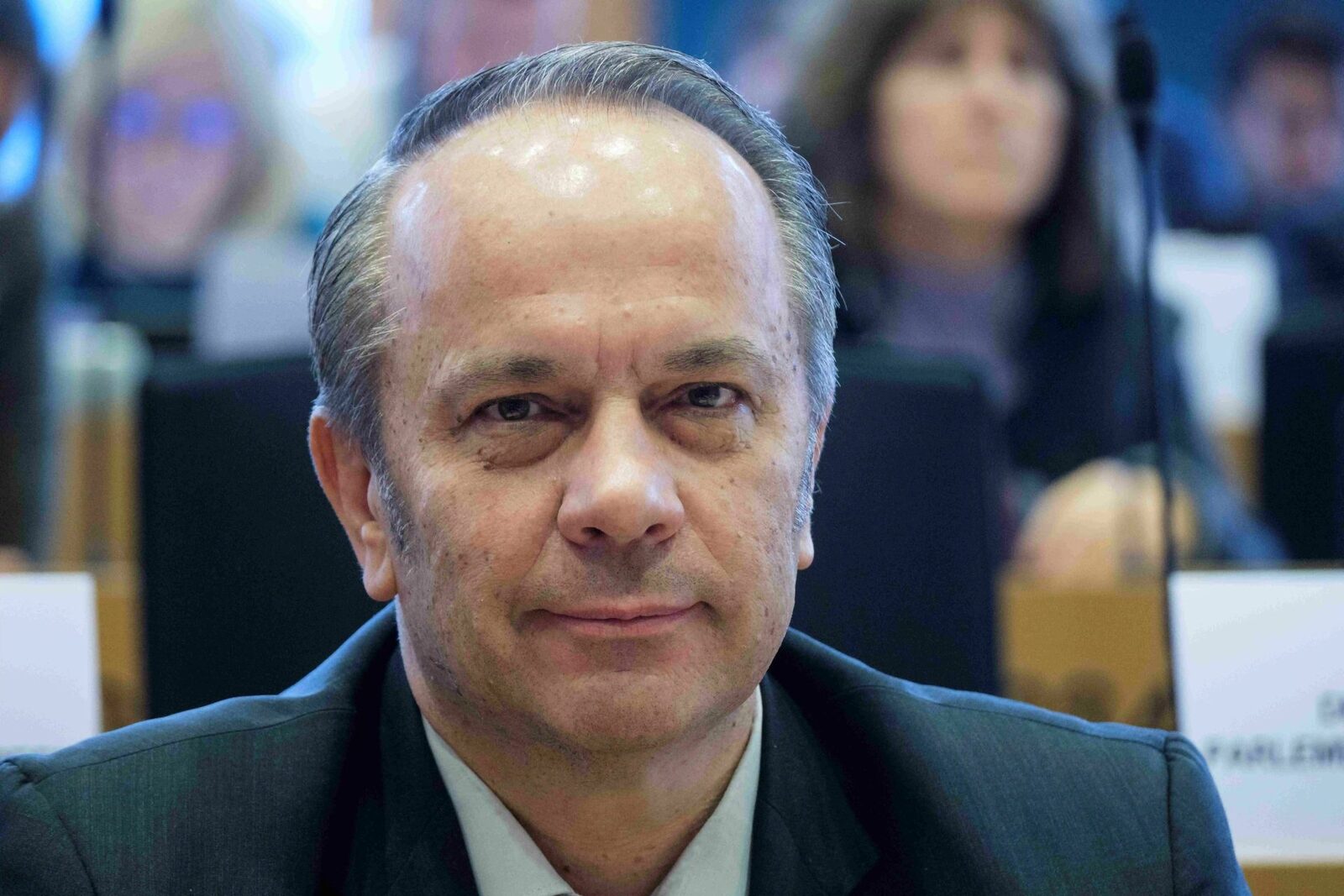 Zver și Branko Grimsu, susținuți de un grup