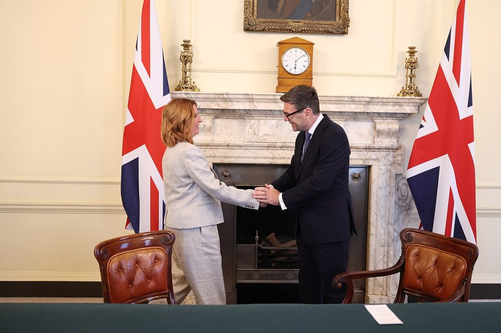 Burnham, numiri controversate, start slab la Downing Street