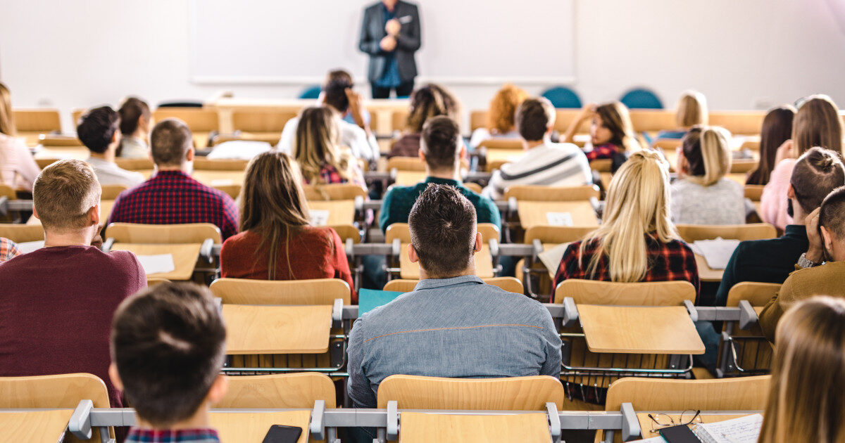 2026: 9.600 profesori la proba scrisă. Examenul, programul și rezultatele