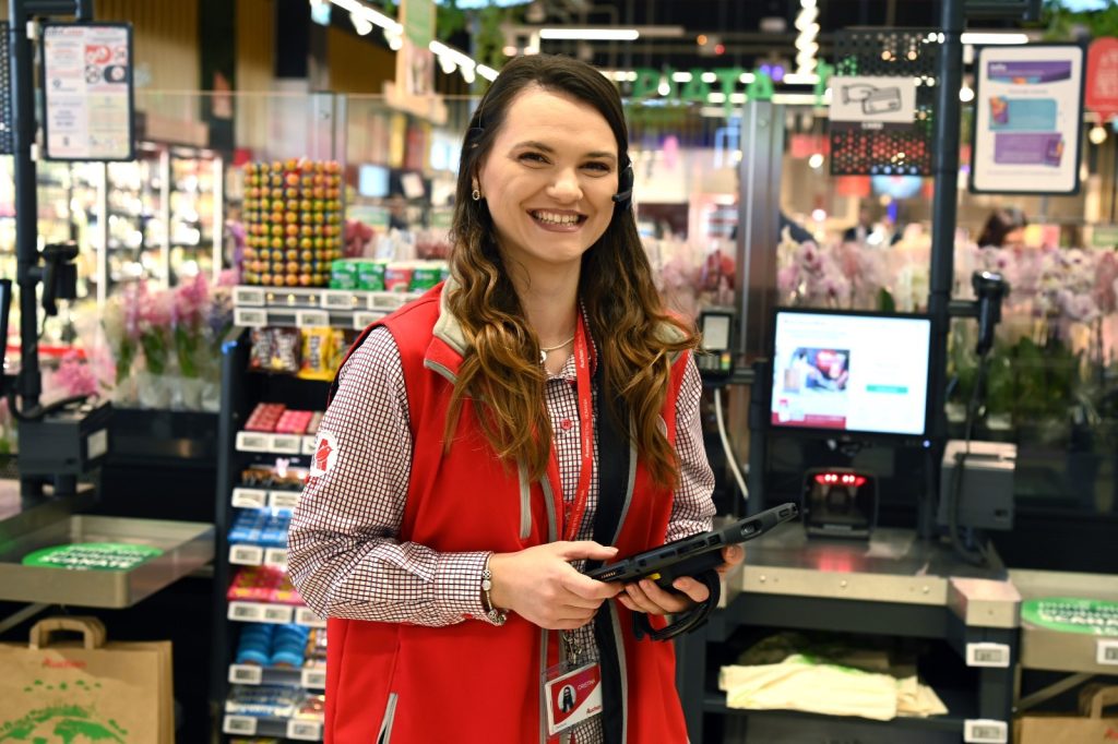 Auchan deschide hipermarket în București, recrutează 160 de angajați