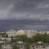 Vremea revoltată în București: Furtuni puternice, din seară