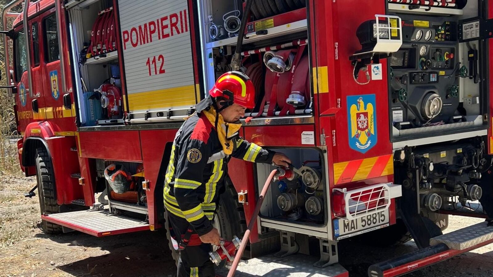 Incendiu la hală auto Oradea: Intervenție masivă a pompierilor