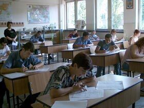 Clasa a IX-a, programe noi și manuale selective