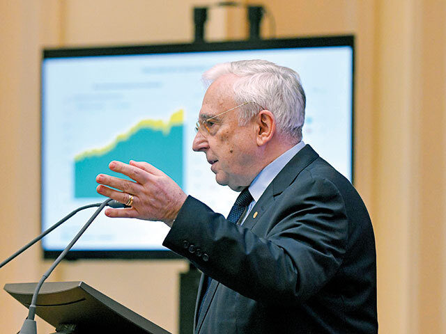 Isărescu: Dobânzi mai mici la început de 2027, economie lentă