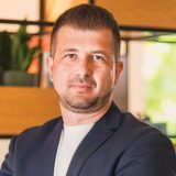 ATACURI CIBERNETICE cu AI: Firmele mici, ținte ușoare