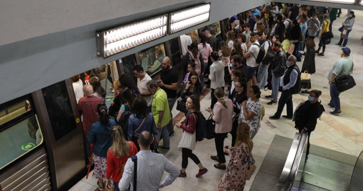 Metroul, blocat pe M1 vineri dimineața, la ora de vârf