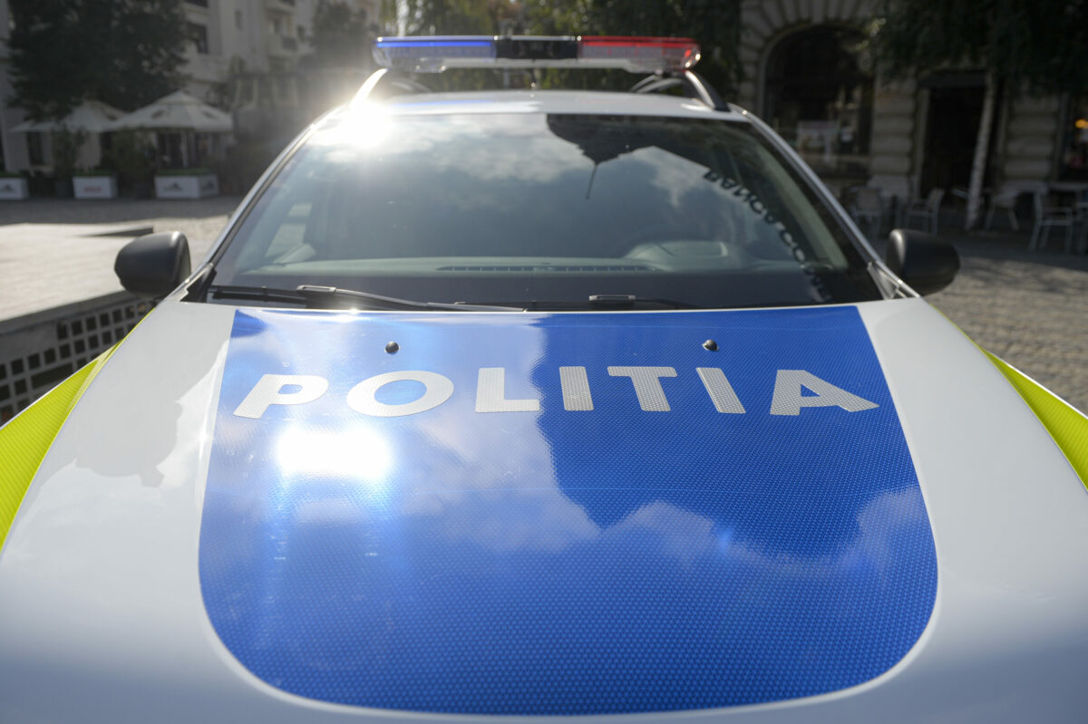 Fost iubit a șantajat o minoră: Imagini intime trimise familiei