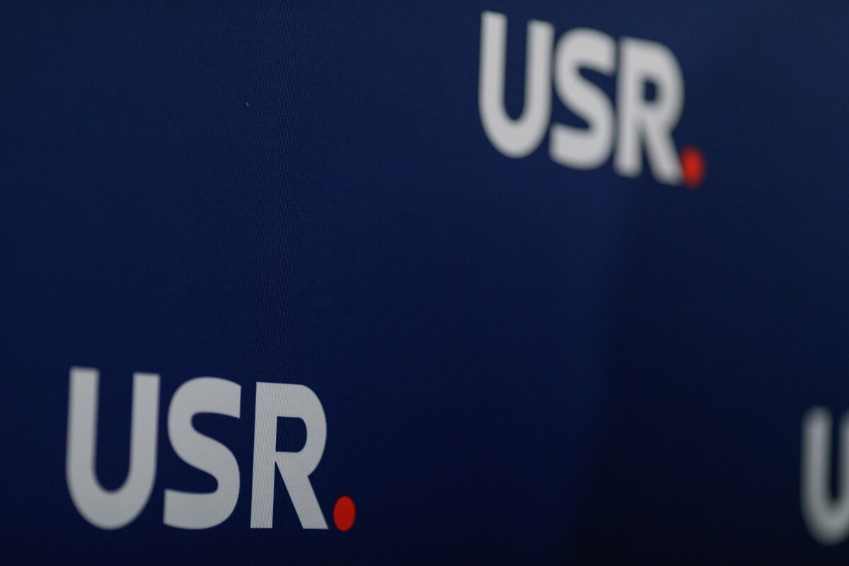 USR atacă legea PSD: Mii de aleși locali, angajați la stat, vizati