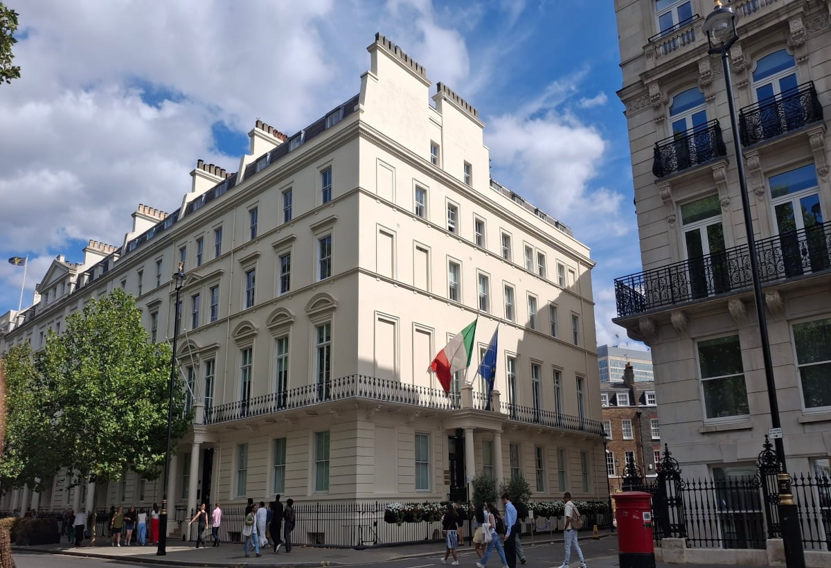 INTERNI uimește Londra cu arhitecturi efemere