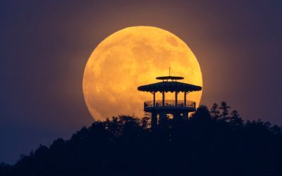 Eclipse roșie pe cer: Eveniment rar după cel solar
