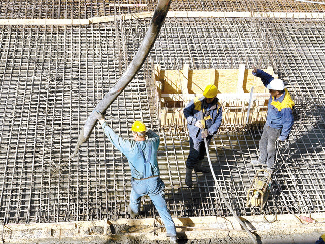 România: Cine angajează? Construcții, transport și HoReCa mișcă piața