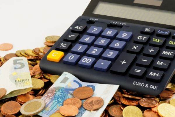 Euro la maxim: 5,2513 lei pe piața valutară