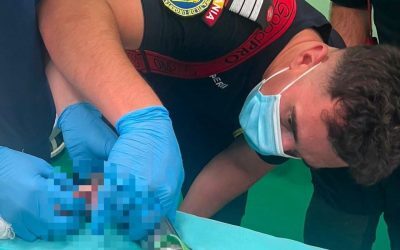Pompierii salvează un copil blocat într-o mașină de tocat